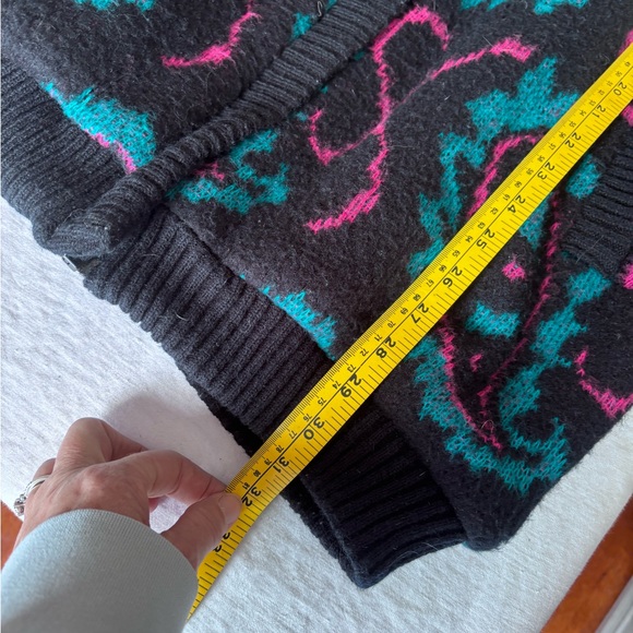 Women’s 80’s Vintage Karisma Canadian Sportswear Paisley Button Front Cardigan - Picture 10 of 13